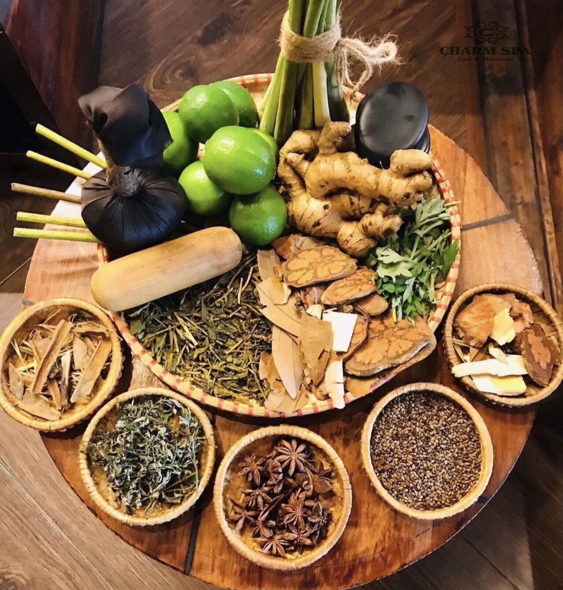 Ngâm chân nước nóng thảo dược