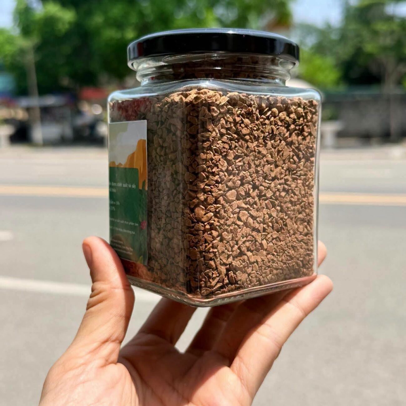 Hạt cà phê sấy thăng hoa trong hũ